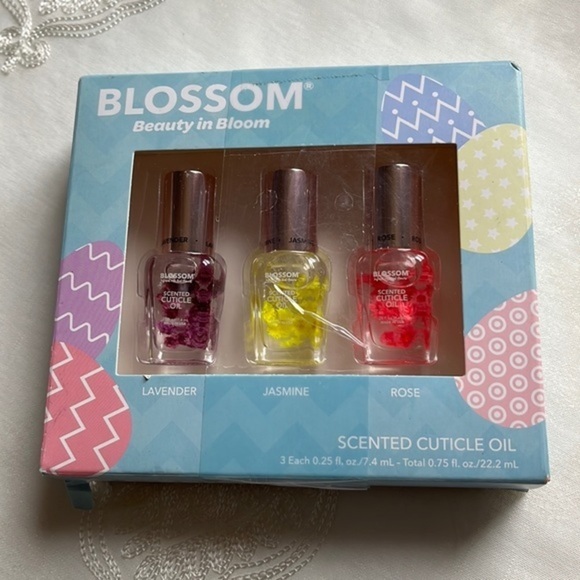 Real Flowers Blossom Cuticle Oil 3 Pack, Lavender,‎ Jasmine & Rose - Picture 3 of 3